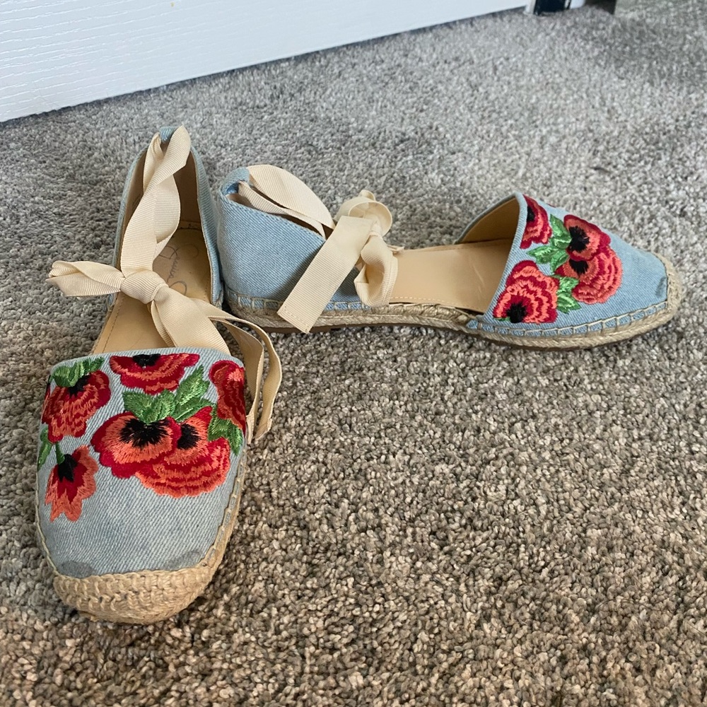 Lace up embroidered closed toe sandals